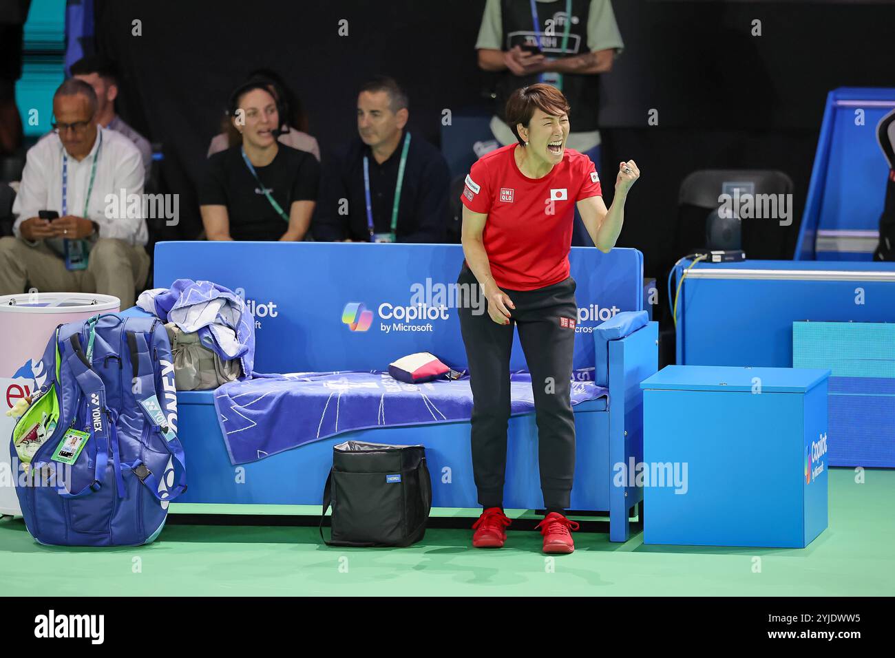 Malaga, Malaga, Espagne. 14 novembre 2024. Capitaine ai Sugiyama du Japon, émue sur le court, soutenant son joueur lors de la finale de la Coupe Billie Jean King 2024 - Tennis féminin (crédit image : © Mathias Schulz/ZUMA Press Wire) USAGE ÉDITORIAL SEULEMENT! Non destiné à UN USAGE commercial !/Alamy Live News Banque D'Images