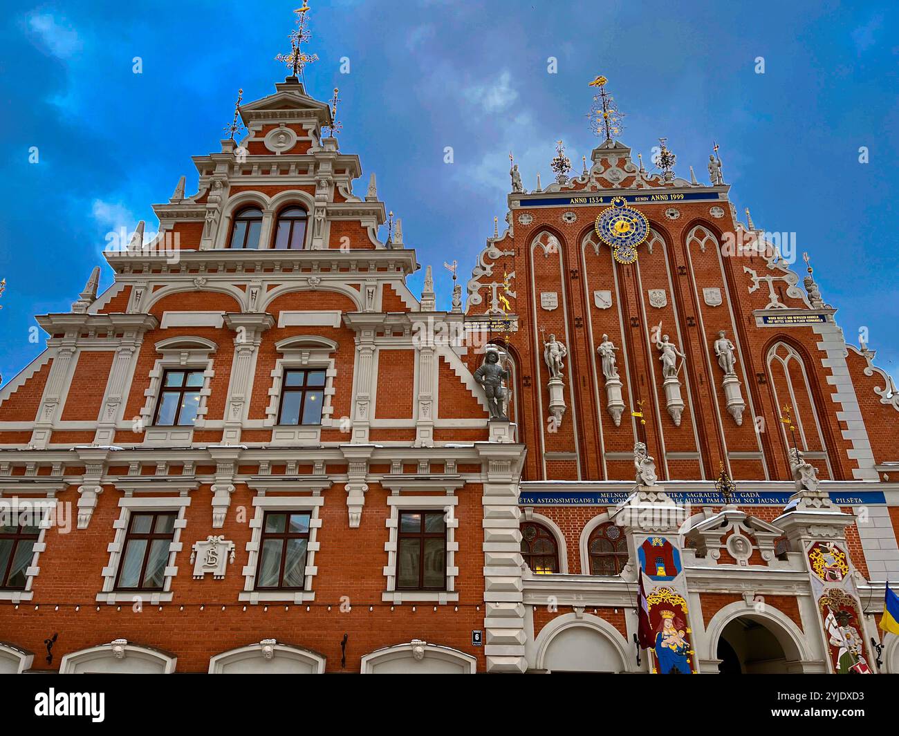 La Maison des têtes noires (Melngalvju Nams) en Lettonie, Riga. La photo a été prise un très beau jour d'hiver. - Image de stock capturée avec un smartphone