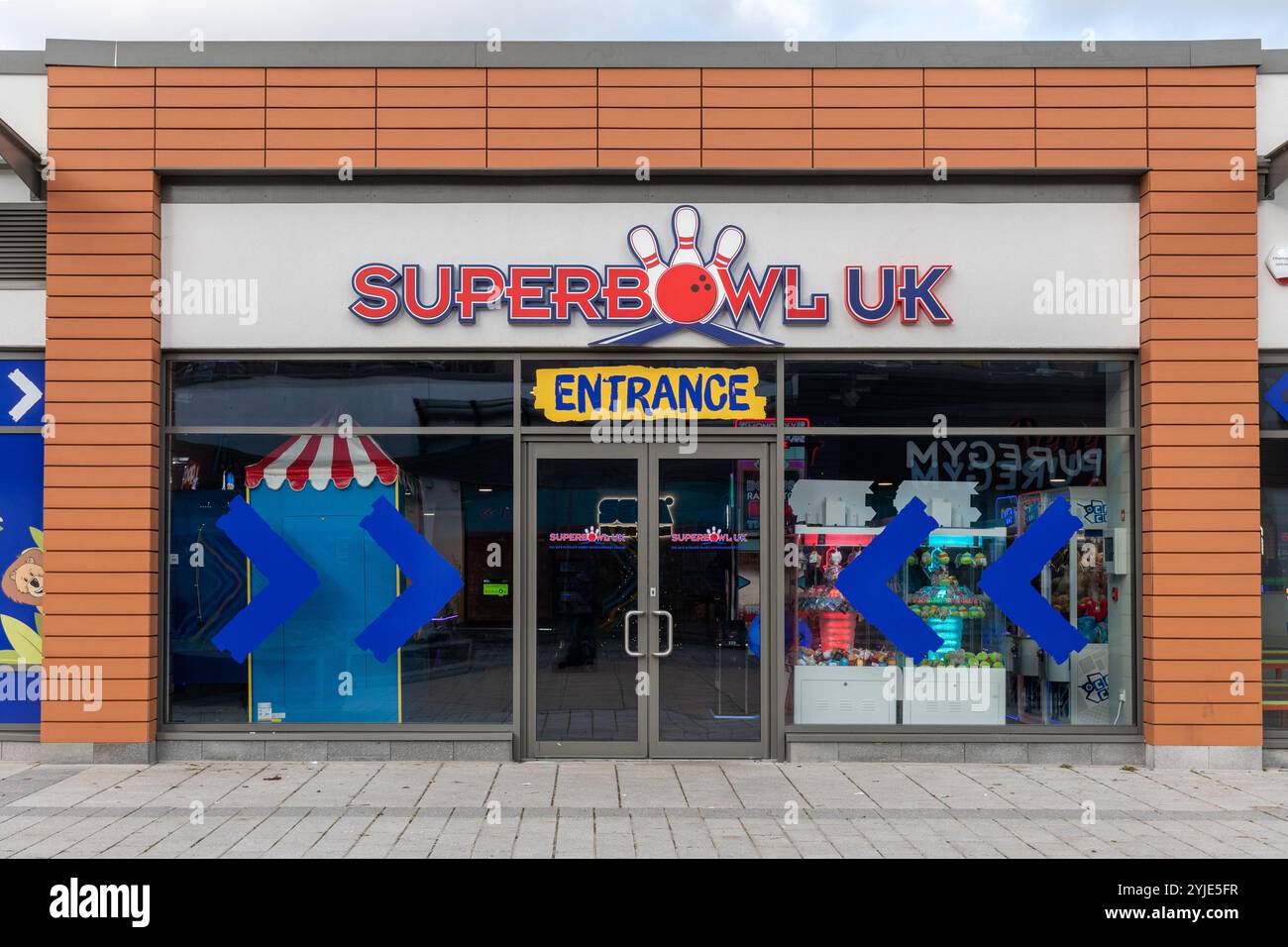 Superbowl UK entreprise d'installations de loisirs dans la ville d'Aldershot à Wesygate Leisure Park, Hampshire, Angleterre, Royaume-Uni Banque D'Images