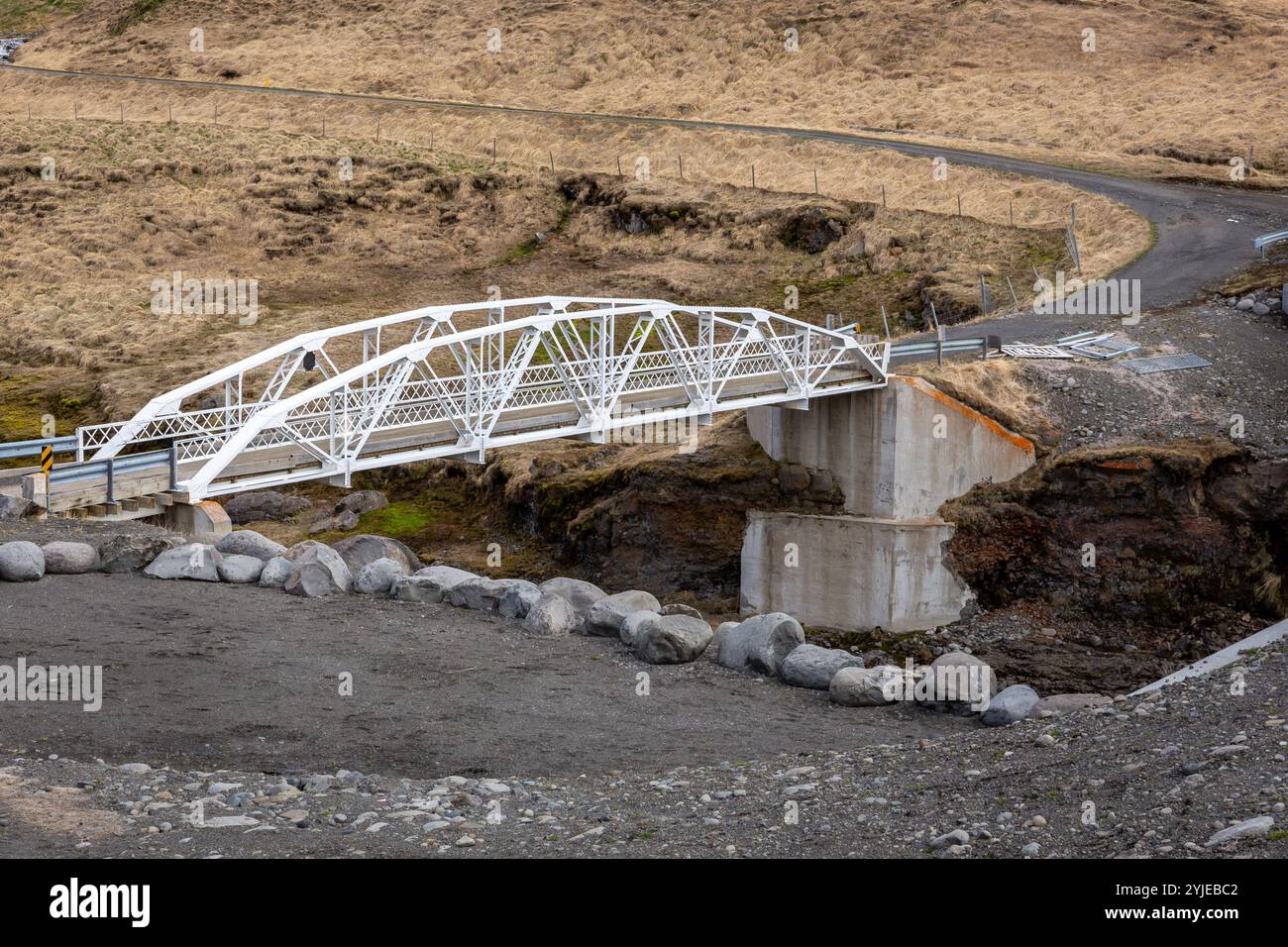 Pont de Hvita New York, vieux pont en acier blanc sur la rivière Jokulsa a Bru, accès au canyon de Studlagil, est de l'Islande. Banque D'Images
