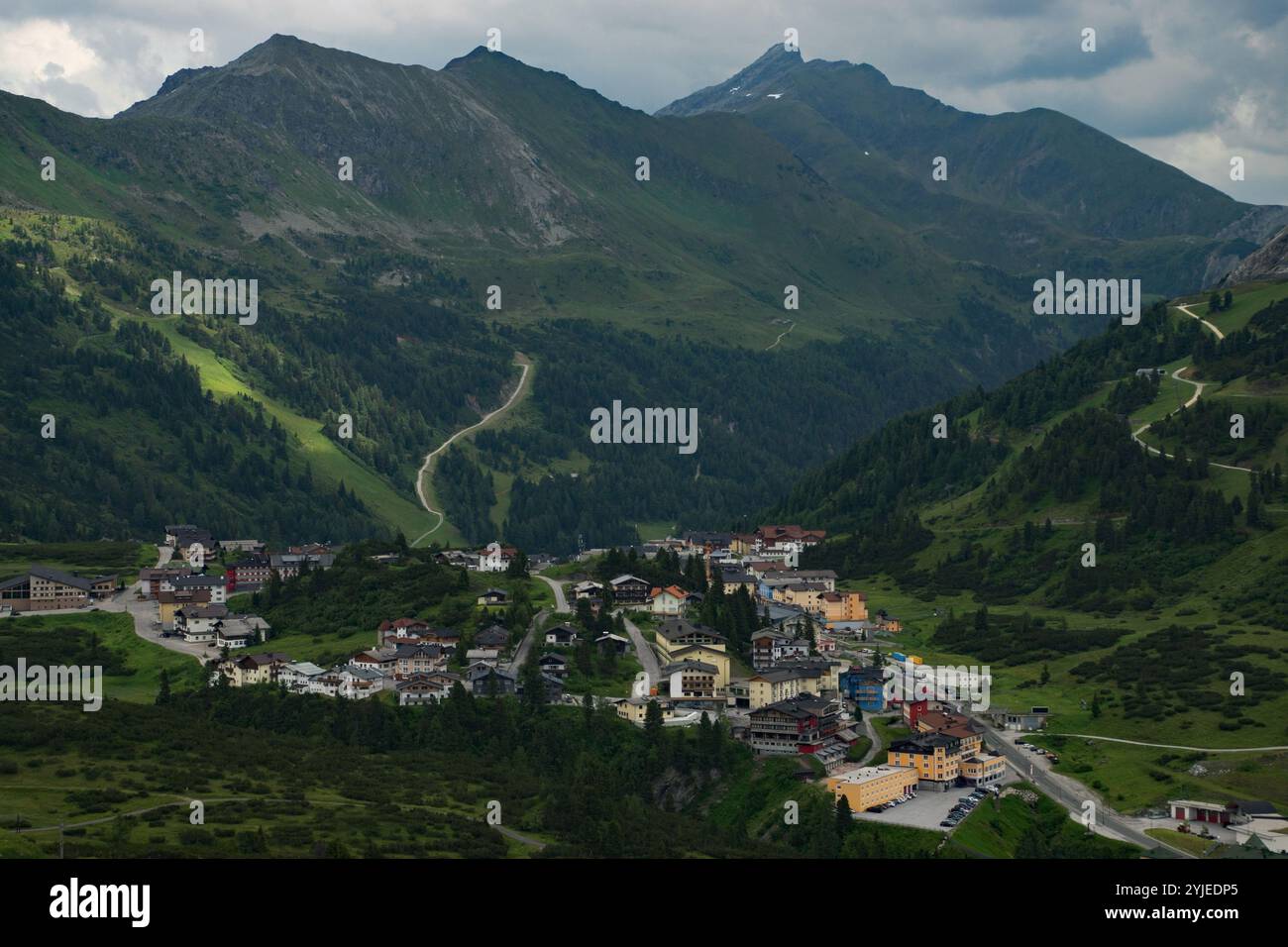 Obertauern est une station de sports d'hiver avec des droits de marché dans la province autrichienne de Salzbourg., Obertauern ist ein Wintersportort mit Marktrecht im öst Banque D'Images Obertauern est une station de sports d'hiver avec des droits de marché dans la province autrichienne de Salzbourg., Obertauern ist ein Wintersportort mit Marktrecht im öst Banque D'Images