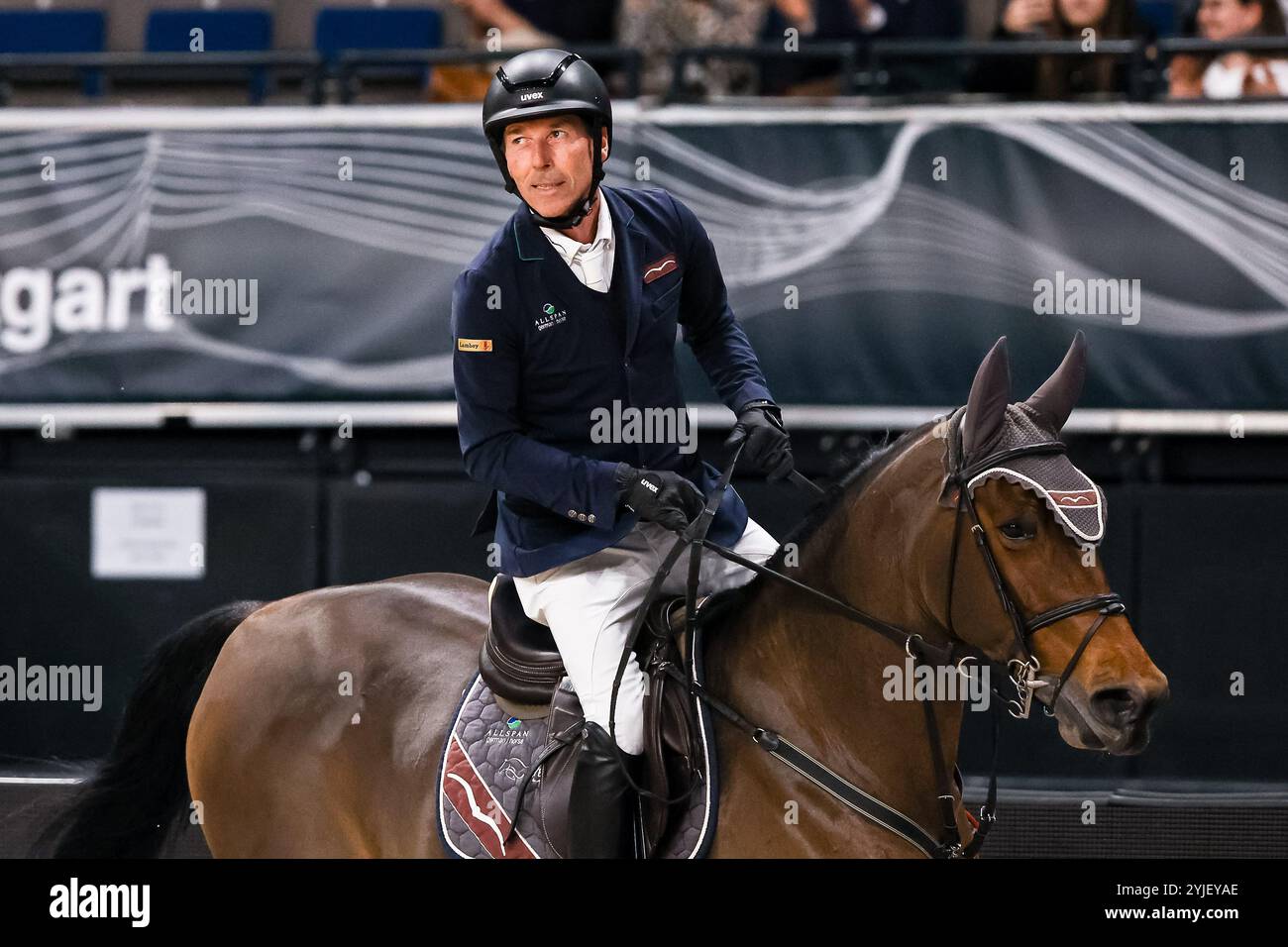 Sieger Hans Dieter Dreher auf Forjoy du Moulin BW-Bank Hallenchampionat Nat. Springpruefung kl. S mit Stechen Finalpruefung GER, Stuttgart German Masters 2024, 38. internationale Reitturnier, 14.11.2024 Foto : Eibner-Pressefoto/Roger Buerke Banque D'Images