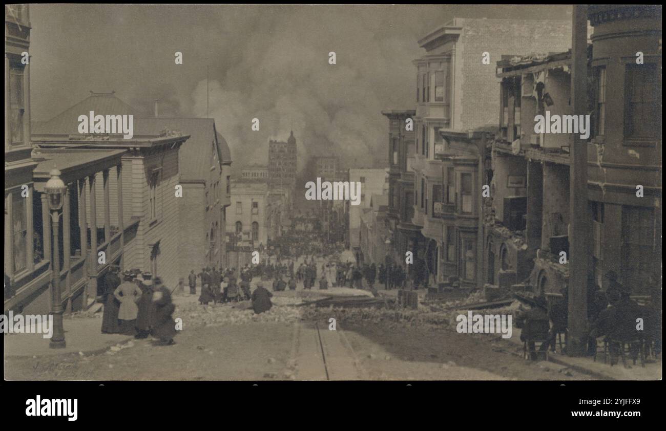 Après le tremblement de terre, San Francisco. Artiste : Arnold Genthe (américain (né en Allemagne), Berlin 1869-1942 New Milford, Connecticut). Dimensions : 13,3 x 23,5 cm (5 1/4 x 9 1/4 po). Date : 1906. Tôt le matin du 18 avril 1906, un grave tremblement de terre secoua San Francisco, provoquant immédiatement un incendie dévastateur de trois jours. Genthe, un photographe pictorialiste qui exploitait un studio de portrait sur Sutton Street, a capturé la panique et la confusion qui envahissaient la ville et présageait les vastes dégâts à venir : à la fin du troisième jour, plus de quatre kilomètres carrés de San Francisco avaient été rasés. Ad Banque D'Images
