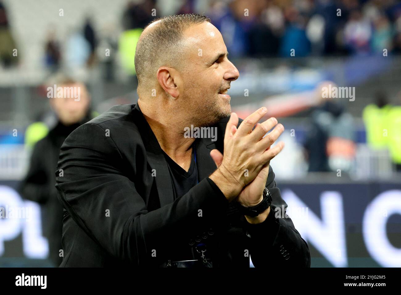 Saint Denis, France. 14 novembre 2024. L'entraîneur israélien Ran Ben Simon salue les supporters après le match de football de l'UEFA Nations League, Ligue A, Groupe A2 entre la France et Israël le 14 novembre 2024 au stade de France à Saint-Denis près de Paris, France - photo Jean Catuffe/DPPI crédit : DPPI Media/Alamy Live News Banque D'Images