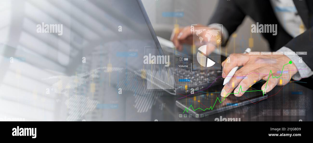 Marché boursier, analyse de données d'affaires, homme d'affaires, analyste financier analysant le rapport de données d'affaires et graphique de négociation boursière avec la croissance économique Banque D'Images