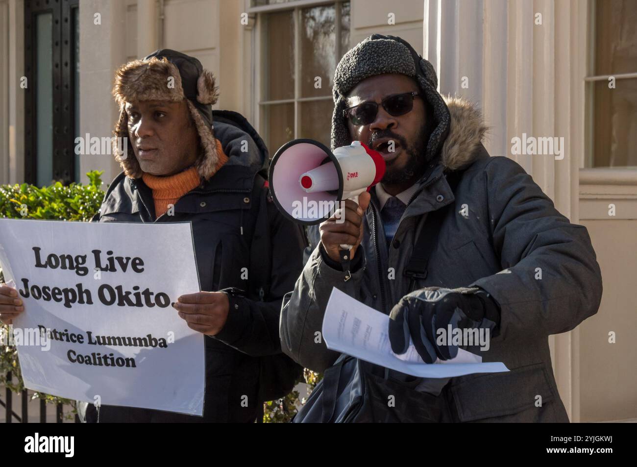 Londres, Royaume-Uni. 17 janvier 2018. À l'occasion du 57e anniversaire de l'assassinat du premier premier ministre congolais Patrice Lumumba, une manifestation de l'internationale socialiste africaine et de la Coalition Patrice Lumumba face à l'ambassade de Belgique a rappelé les plus de 10 millions de Congolais tués depuis 1998 pour le vol de coltan, de cobalt et d'autres minerais pour fabriquer des smartphones, des voitures électriques, etc. Et a exigé la fin du soutien militaire belge au régime Kabila en République démocratique du Congo. Le Congo a obtenu son indépendance de la Belgique le 30 juin 1960 avec un gouvernement démocratique dirigé par le premier ministre Banque D'Images