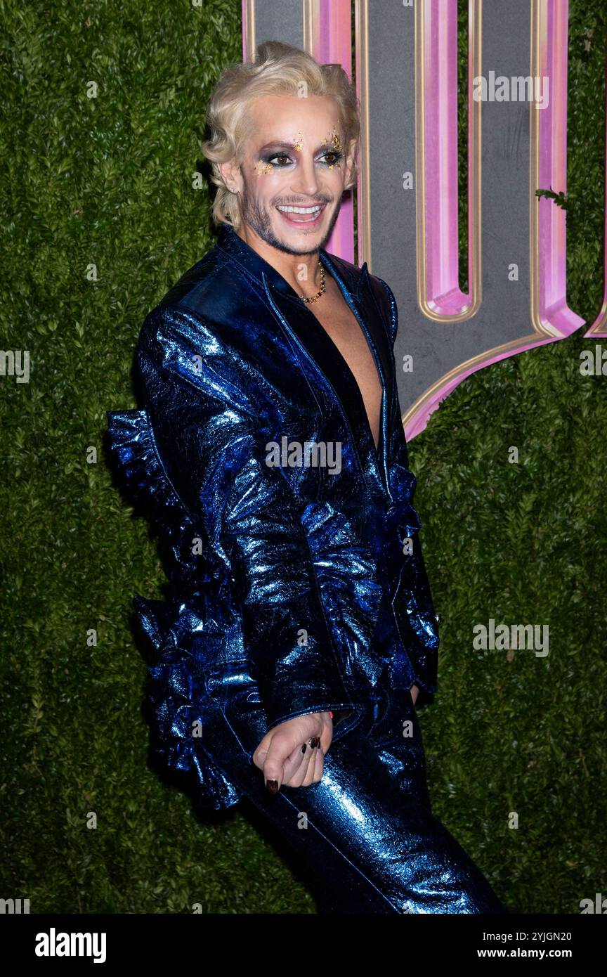 Frankie Grande BEI der Premiere des Kinofilms Wicked im Museum of ...