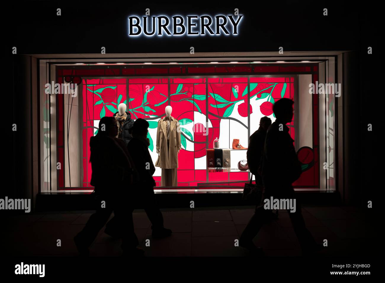 Burberry, une marque britannique d'héritage, aurait été en pourparlers avec l'Italien Moncler sur un éventuel accord de reprise Banque D'Images