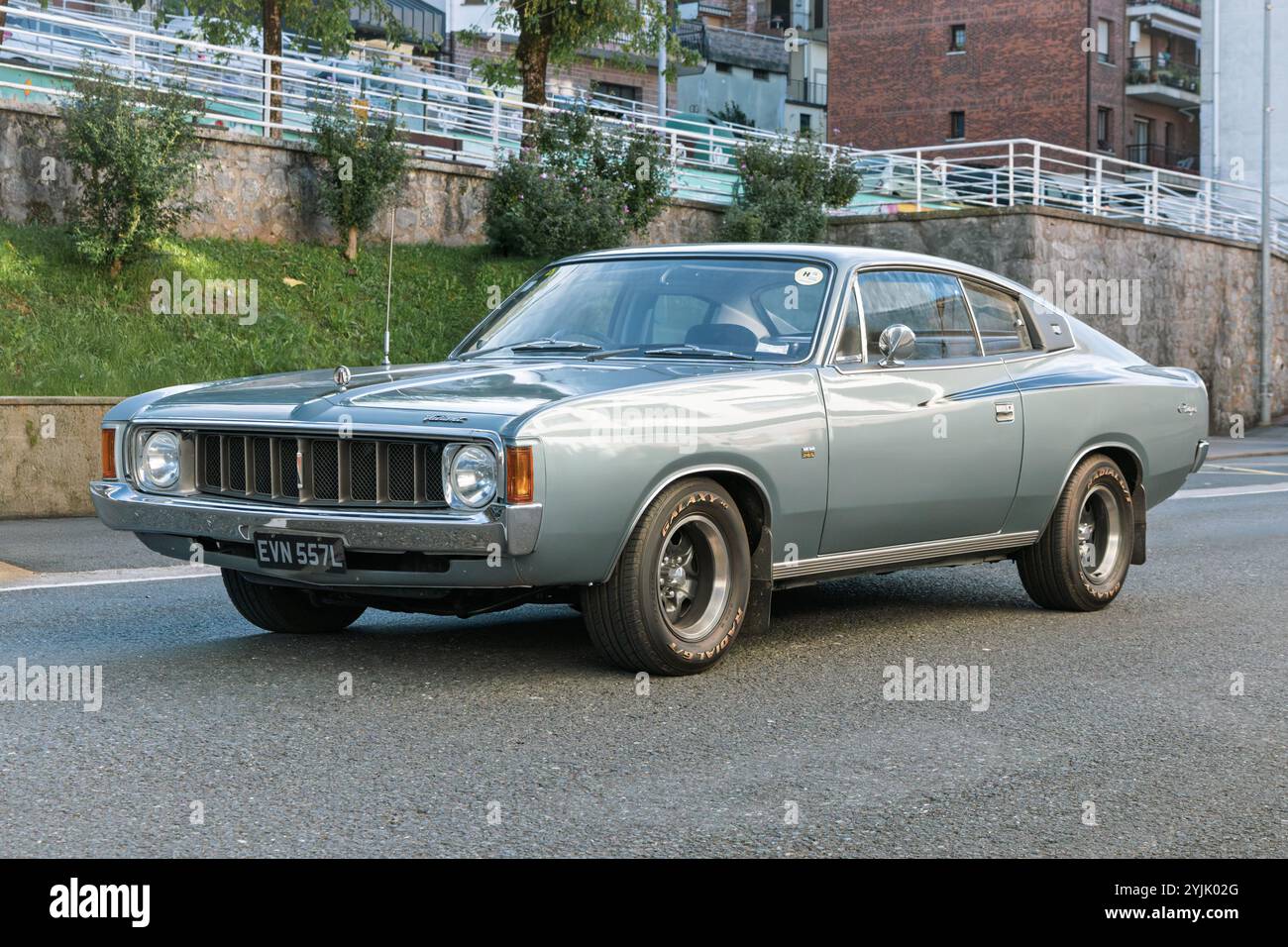 Urnieta, Espagne-5 octobre 2024 : 1973 Chrysler VJ Valiant charger 770 dans les rues de la ville Banque D'Images