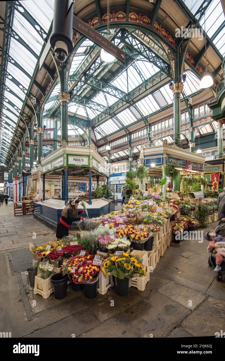 Intérieur orné du marché intérieur Kirkgate Leeds centre-ville, une partie importante du patrimoine de Leeds, West Yorkshire, Royaume-Uni. Banque D'Images