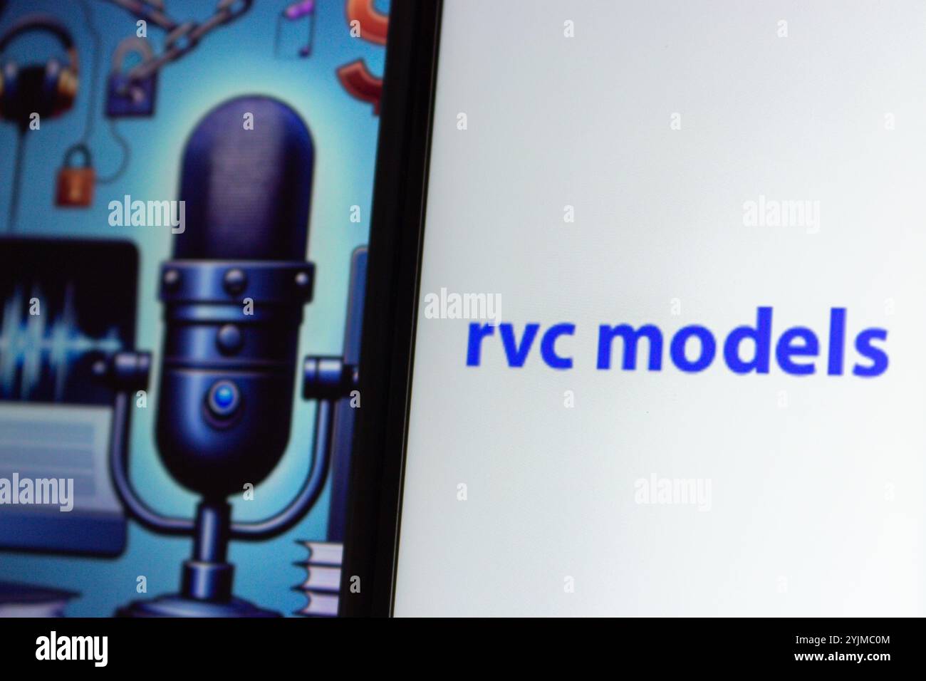 Vancouver, CANADA - 14 mai 2024 : le logo RVC Models est affiché sur un iPhone à côté de l'image d'un microphone de studio, mettant en évidence la technologie ai Banque D'Images