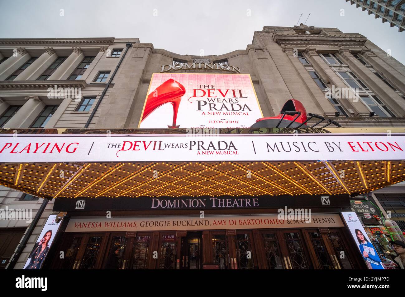 LONDRES - 14 NOVEMBRE 2024 : The Devil porte la comédie musicale Prada au Dominion Theatre sur Tottenham court Road - West End Banque D'Images