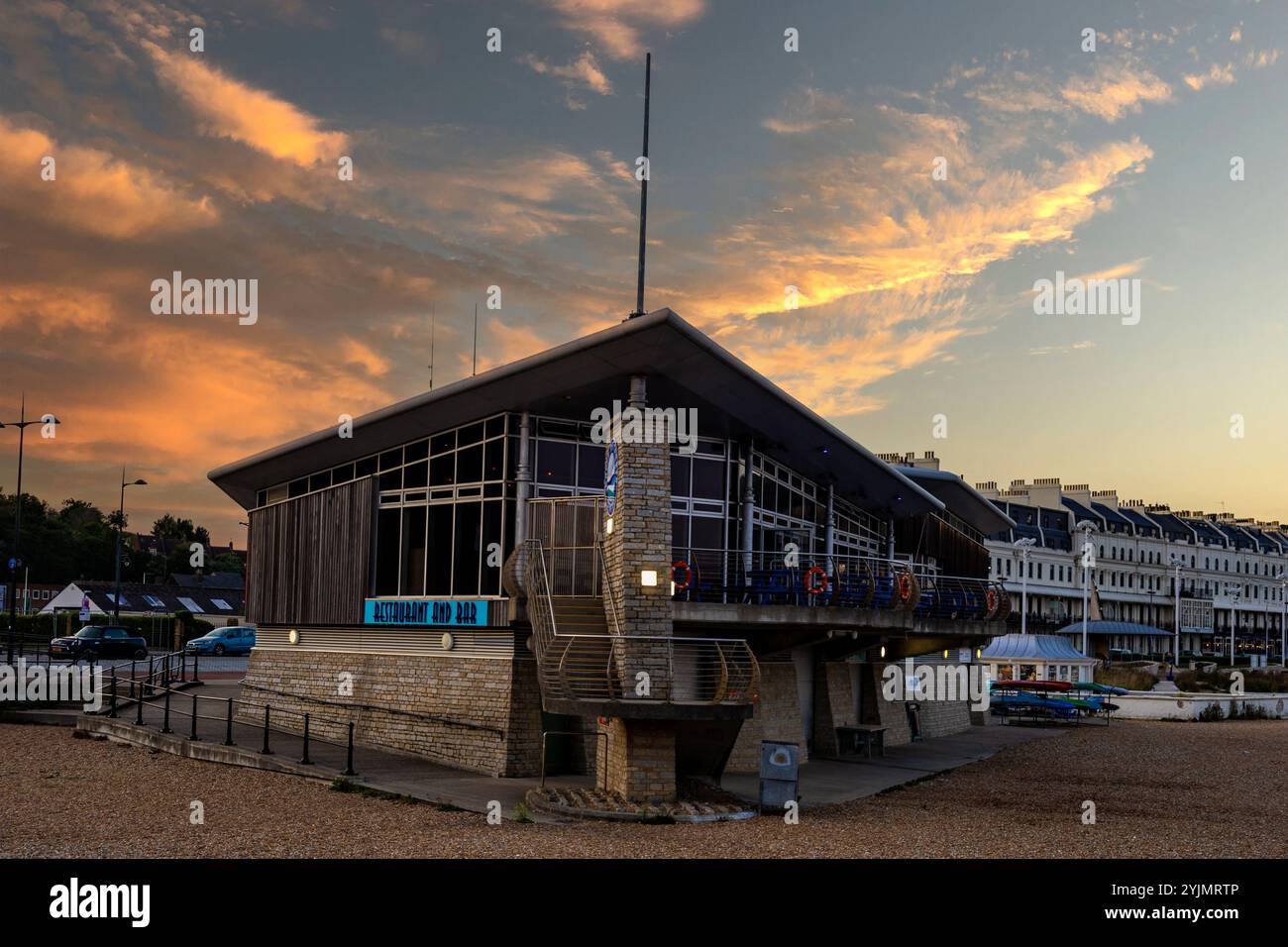 Le Waterfront Marina Curve au port de Douvres dans le Kent Banque D'Images