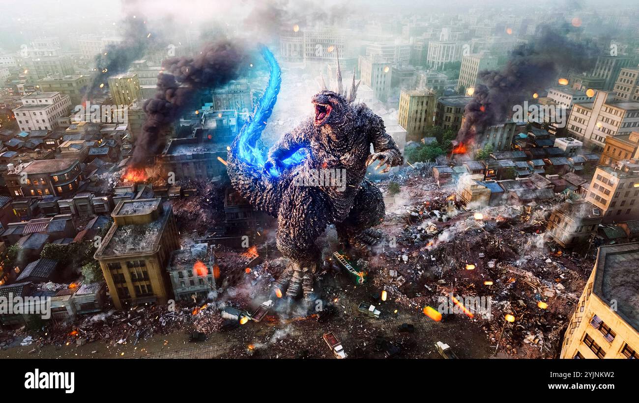 Godzilla MINUS One (2024) réalisé par Takashi Yamazaki avec Minami Hamabe, Ryunosuke Kamiki et Sakura Ando. Le Japon d'après-guerre est à son point le plus bas lorsqu'une nouvelle crise émerge sous la forme d'un monstre géant, baptisé dans l'horrible puissance de la bombe atomique. Publicité encore ***USAGE ÉDITORIAL SEULEMENT***. Crédit : BFA / Toho Company Banque D'Images Godzilla MINUS One (2024) réalisé par Takashi Yamazaki avec Minami Hamabe, Ryunosuke Kamiki et Sakura Ando. Le Japon d'après-guerre est à son point le plus bas lorsqu'une nouvelle crise émerge sous la forme d'un monstre géant, baptisé dans l'horrible puissance de la bombe atomique. Publicité encore ***USAGE ÉDITORIAL SEULEMENT***. Crédit : BFA / Toho Company Banque D'Images
