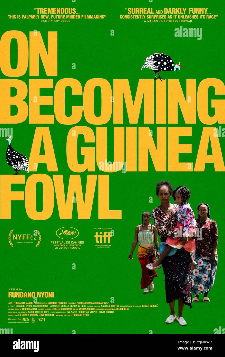 On Becoming a Guinea Fowl (2024) réalisé par Rungano Nyoni et mettant en vedette Susan Chardy, Elizabeth Chisela et Henry B.J. Phiri. Les secrets d'une famille zambienne se dévoilent pendant les funérailles. Affiche AMÉRICAINE À une feuille POUR USAGE ÉDITORIAL UNIQUEMENT. Crédit : BFA / A24 Banque D'Images