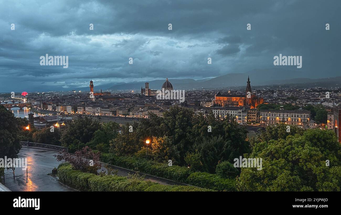 Cathédrale de Sainte Marie de la Fleur (cathédrale de Florence) dans la ville de Florence la nuit, Italie Banque D'Images