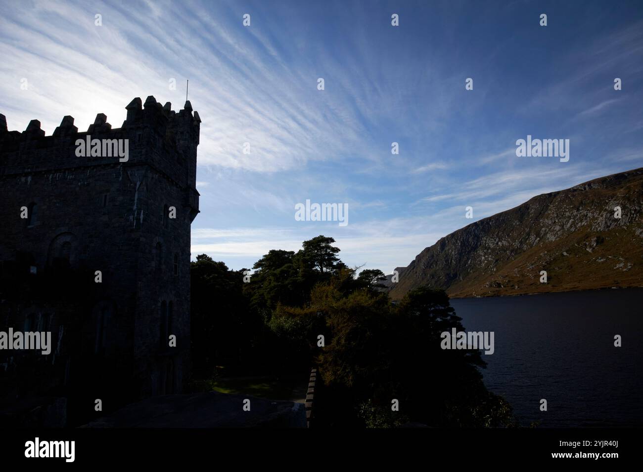 silhouette du château de glenveagh parc national de glenveagh, comté de donegal, république d'irlande Banque D'Images