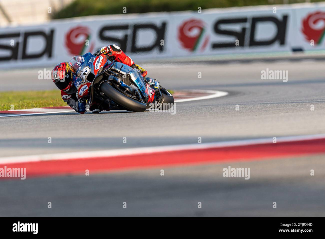 Circuit de Barcelona, Barcelone, Catalogne, Espagne. 15 novembre 2024. 2024 MotoGP Motul Solidarity Grand Prix de Barcelone, Journée des essais libres ; Raul Fernandez du Trackhouse Racing participe aux essais libres crédit : action plus Sports/Alamy Live News Banque D'Images