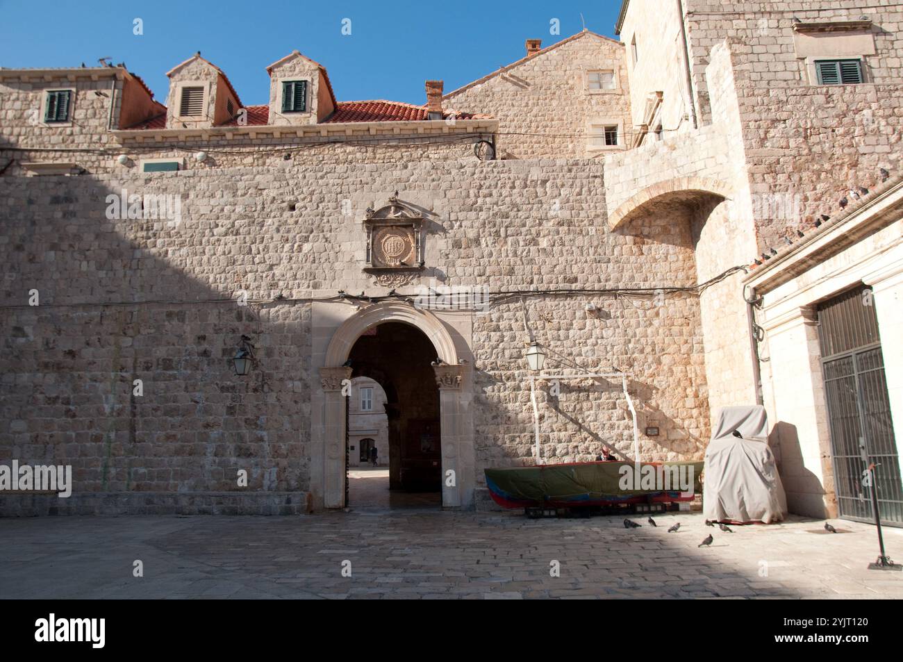 Passerelle à travers les murs de la ville, vieille ville, Dubrovnik, Dalmatie ; Croatie; Europe Banque D'Images