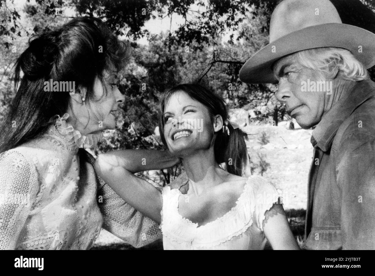 Elizabeth Ashley, Kay Lenz, Lee Marvin, sur le plateau du film WESTERN, 'The Great Scout and Cathouse Thursday', United Artists, 1976 Banque D'Images
