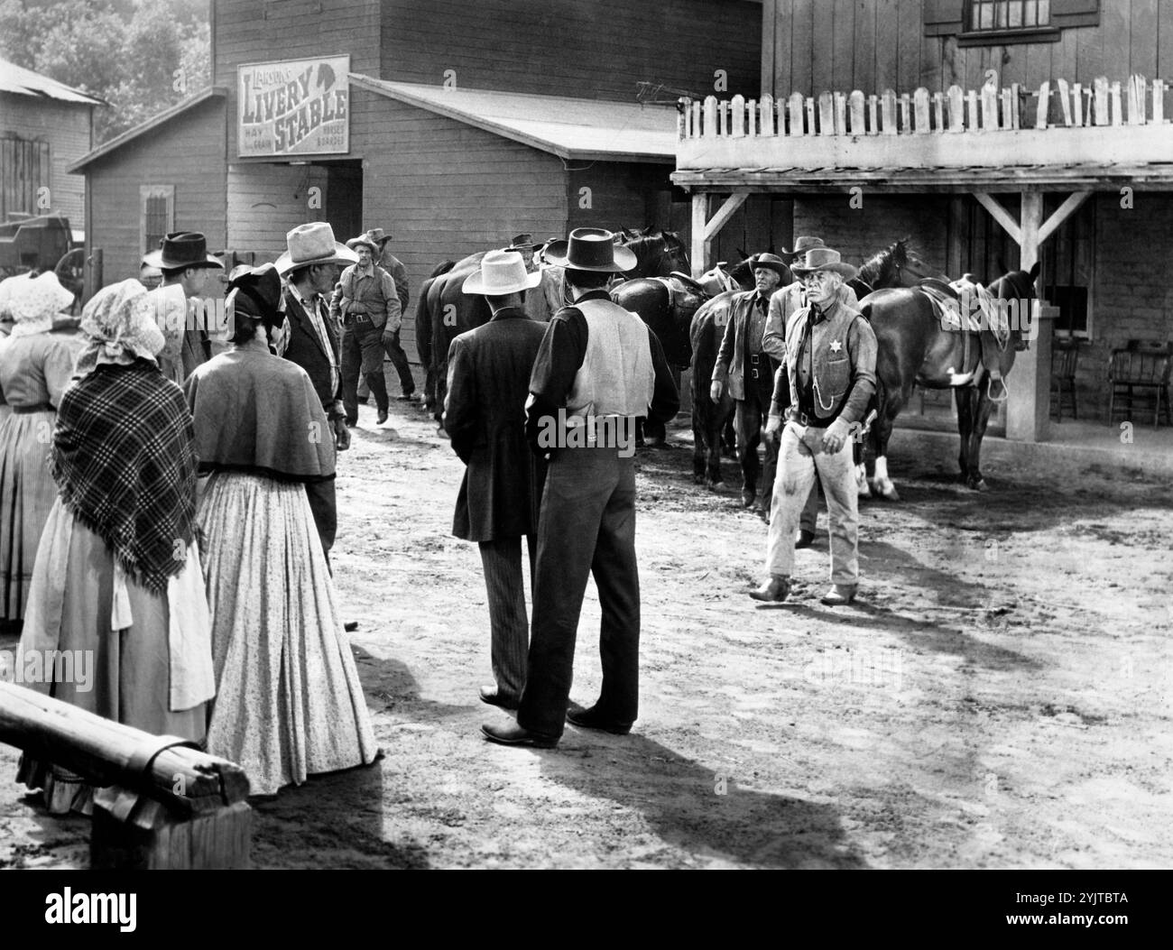 Ward Bond (à droite), sur le plateau du film WESTERN, 'The Halliday Brand', United Artists, 1957 Banque D'Images