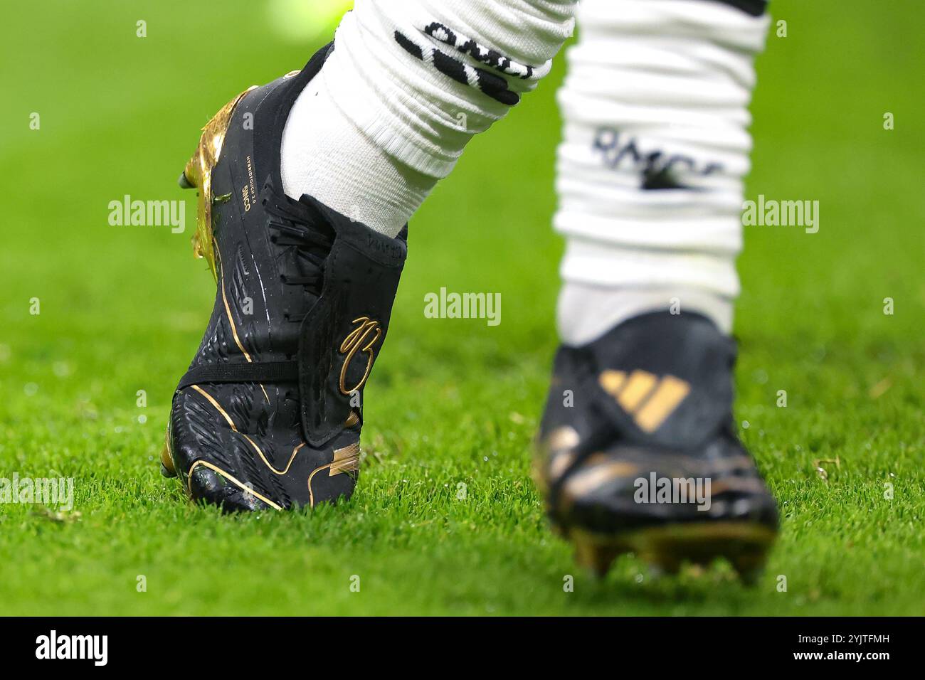 Madrid, Espagne. 5 novembre 2024. Jude Bellingham du Real Madrid a personnalisé les chaussures de football JB5 Adidas Predator lors de l'échauffement précédant le match de l'UEFA Champions League au Santiago Bernabau, Madrid. Le crédit photo devrait se lire : Jonathan Moscrop/Sportimage crédit : Sportimage Ltd/Alamy Live News Banque D'Images