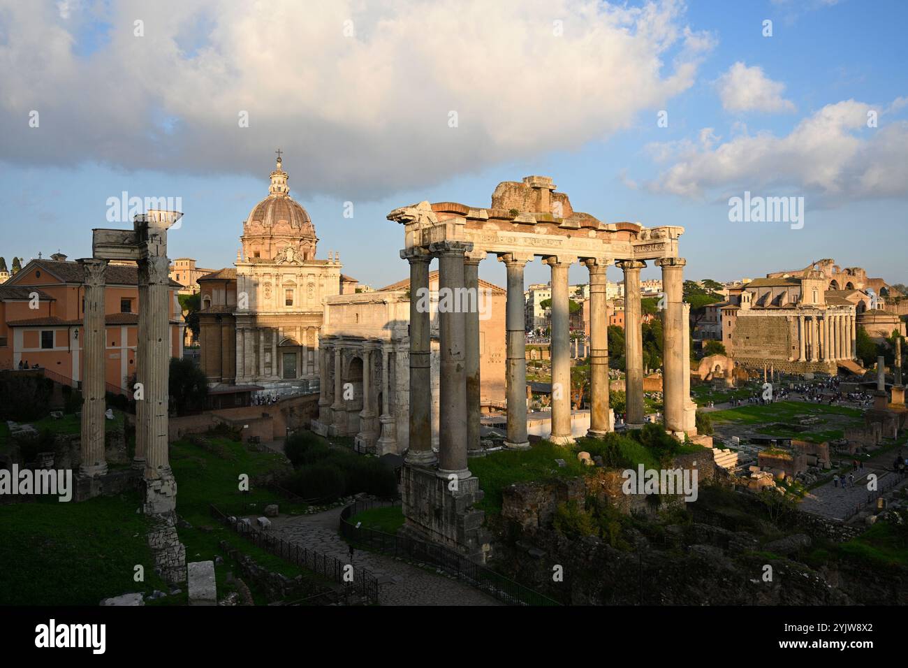 Rome, Italie - 30 octobre 2024 : vue du Forum Romanum depuis la colline du Capitole à Rome, Italie Banque D'Images