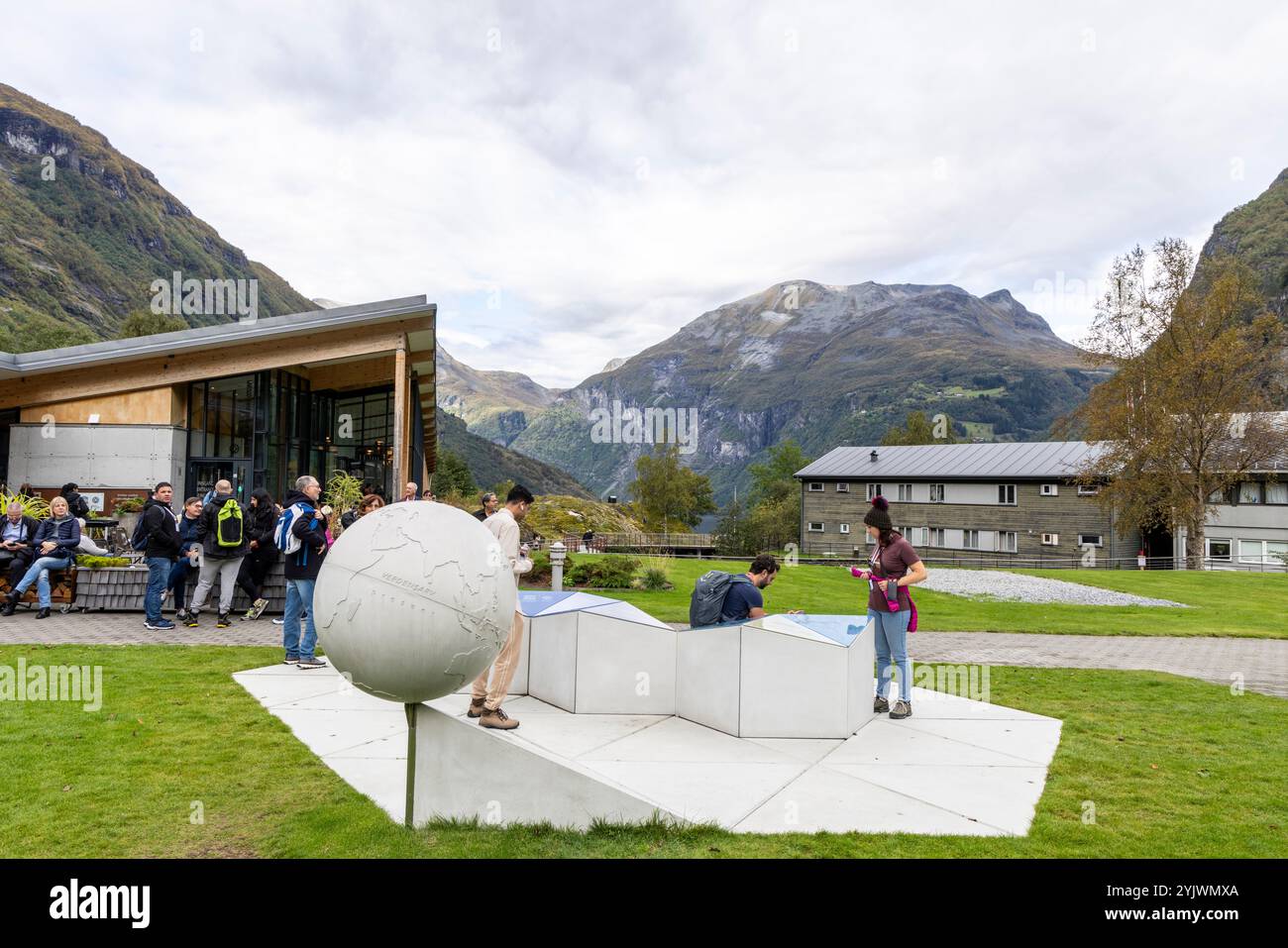 Expositions et informations sur Geirangerfjord au Norsk Fjordsenter dans le village de Geiranger, fjords de Norvège, Europe, 2024 Banque D'Images