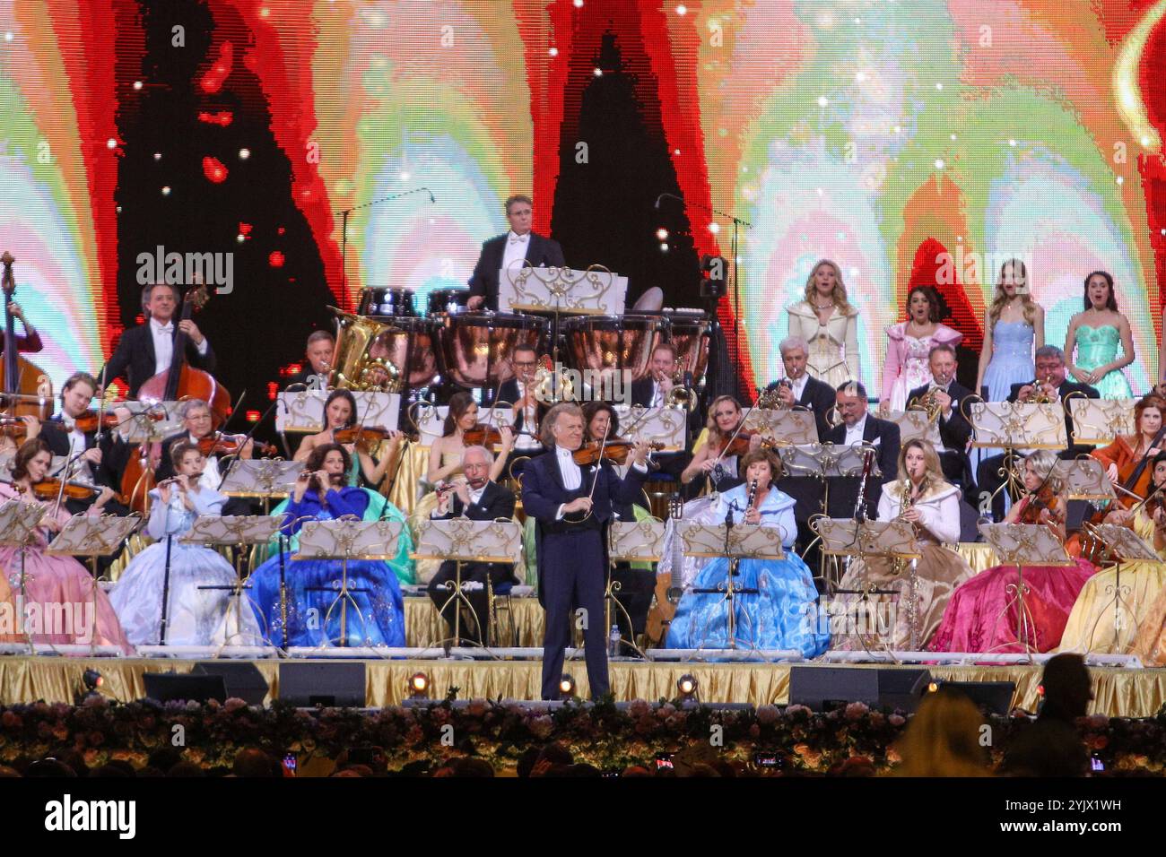 Cropai, Zagreb, 151124. Arena Zagreb. Concert d'Andre Rieu et Johann Strauss Orchestra. Photo : Josip Bandic / CROPIX Copyright : xxJosipxBandicx andre rieu07-151124 Banque D'Images