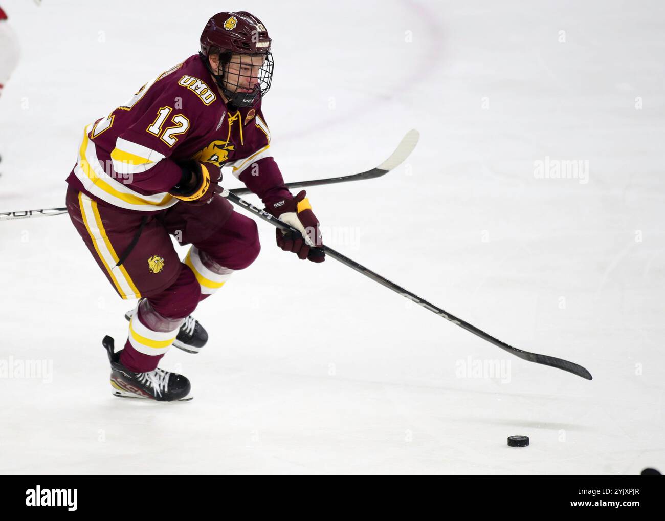 Oxford, Ohio, États-Unis. 15 novembre 2024. Jack Smith du Minnesota Duluth lors d'un match de hockey de la NCAA entre les Redhawks de Miami et les Bulldogs de Duluth du Minnesota au Goggin Ice Center à Oxford, Ohio. Kevin Schultz/CSM (image crédit : © Kevin Schultz/Cal Sport Media). Crédit : csm/Alamy Live News Banque D'Images