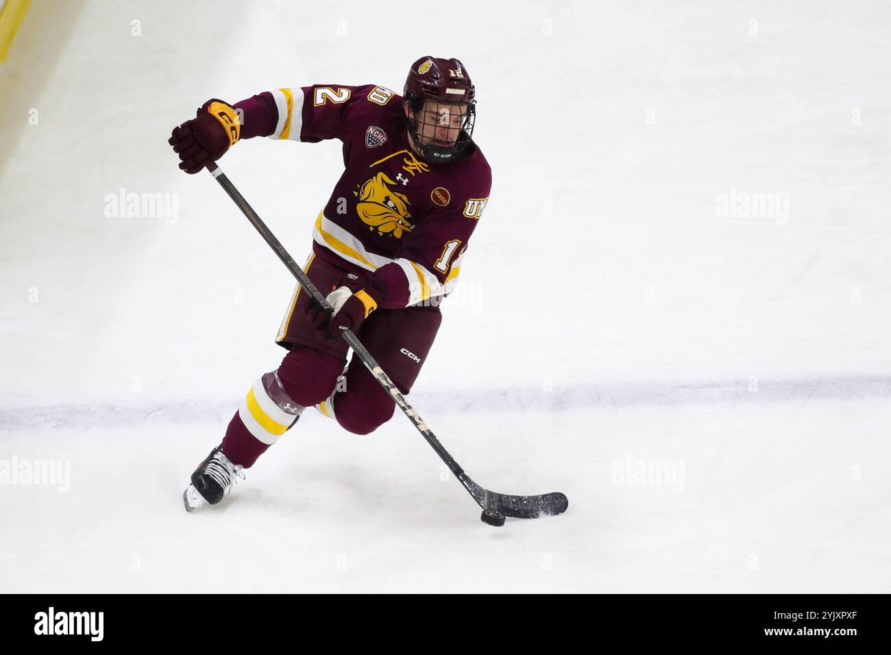 Oxford, Ohio, États-Unis. 15 novembre 2024. Jack Smith du Minnesota Duluth lors d'un match de hockey de la NCAA entre les Redhawks de Miami et les Bulldogs de Duluth du Minnesota au Goggin Ice Center à Oxford, Ohio. Kevin Schultz/CSM/Alamy Live News Banque D'Images