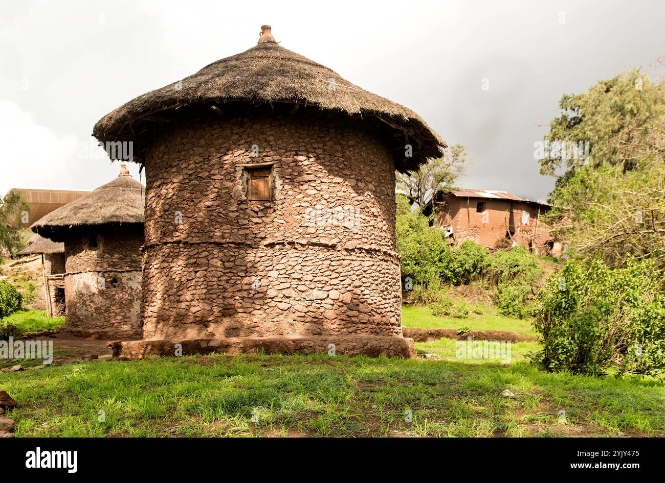 Traditional, maisons de village rondes de deux étages avec escaliers intérieurs et toits de chaume, Lalibela, Ethiopie Banque D'Images