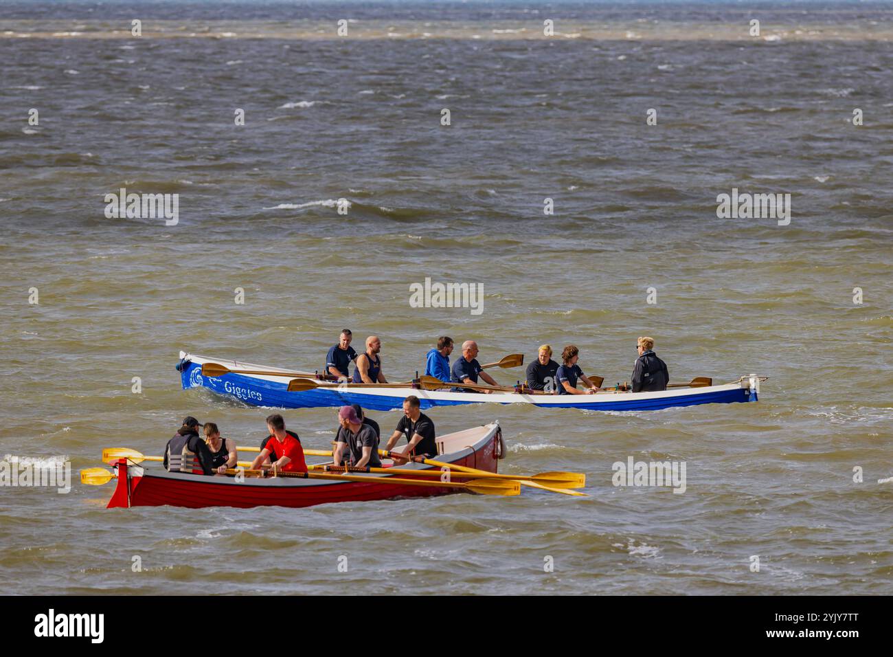 Course de pilotes au large de la plage de Clevedon Banque D'Images