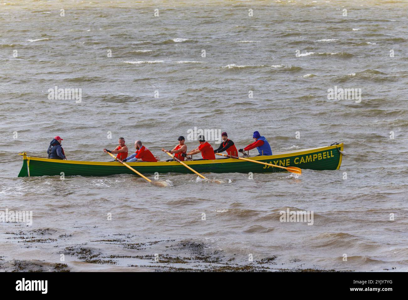 Course de pilotes au large de la plage de Clevedon Banque D'Images