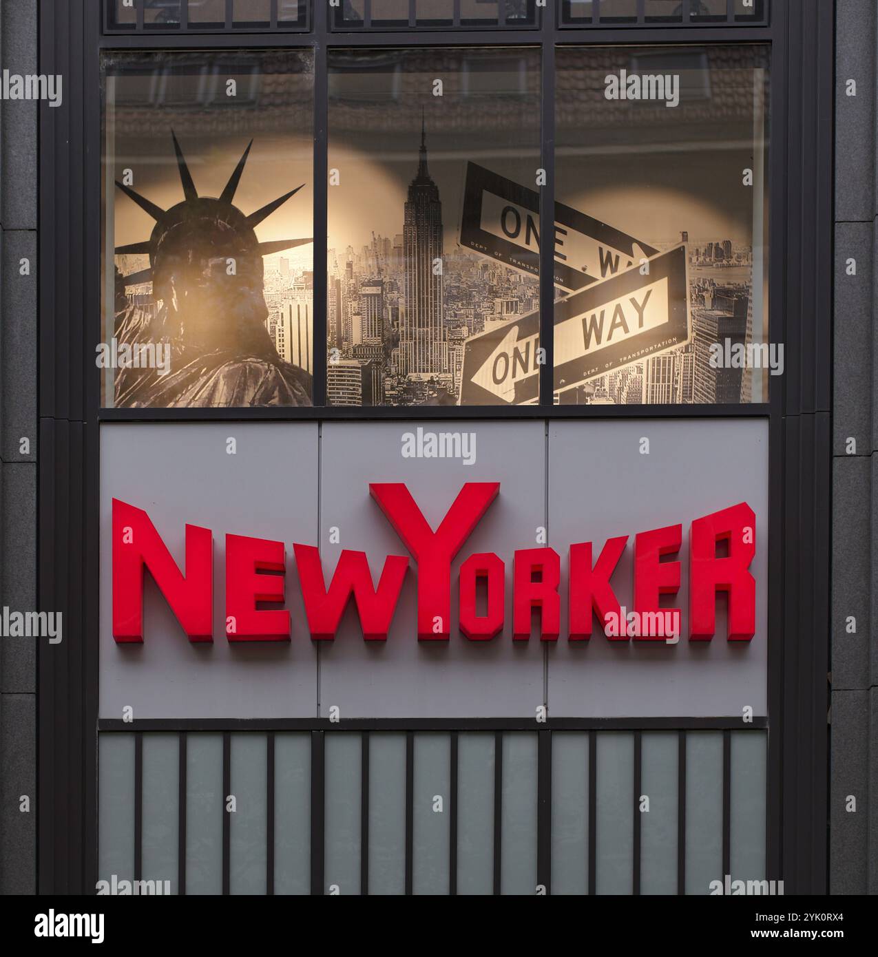 Statue de la liberté, Statue de la liberté, NewYorker, New Yorker, magasin de marque, chaîne de grands magasins, logo, vente au détail, Koenigsstrasse, Stuttgart, Baden-Wue Banque D'Images
