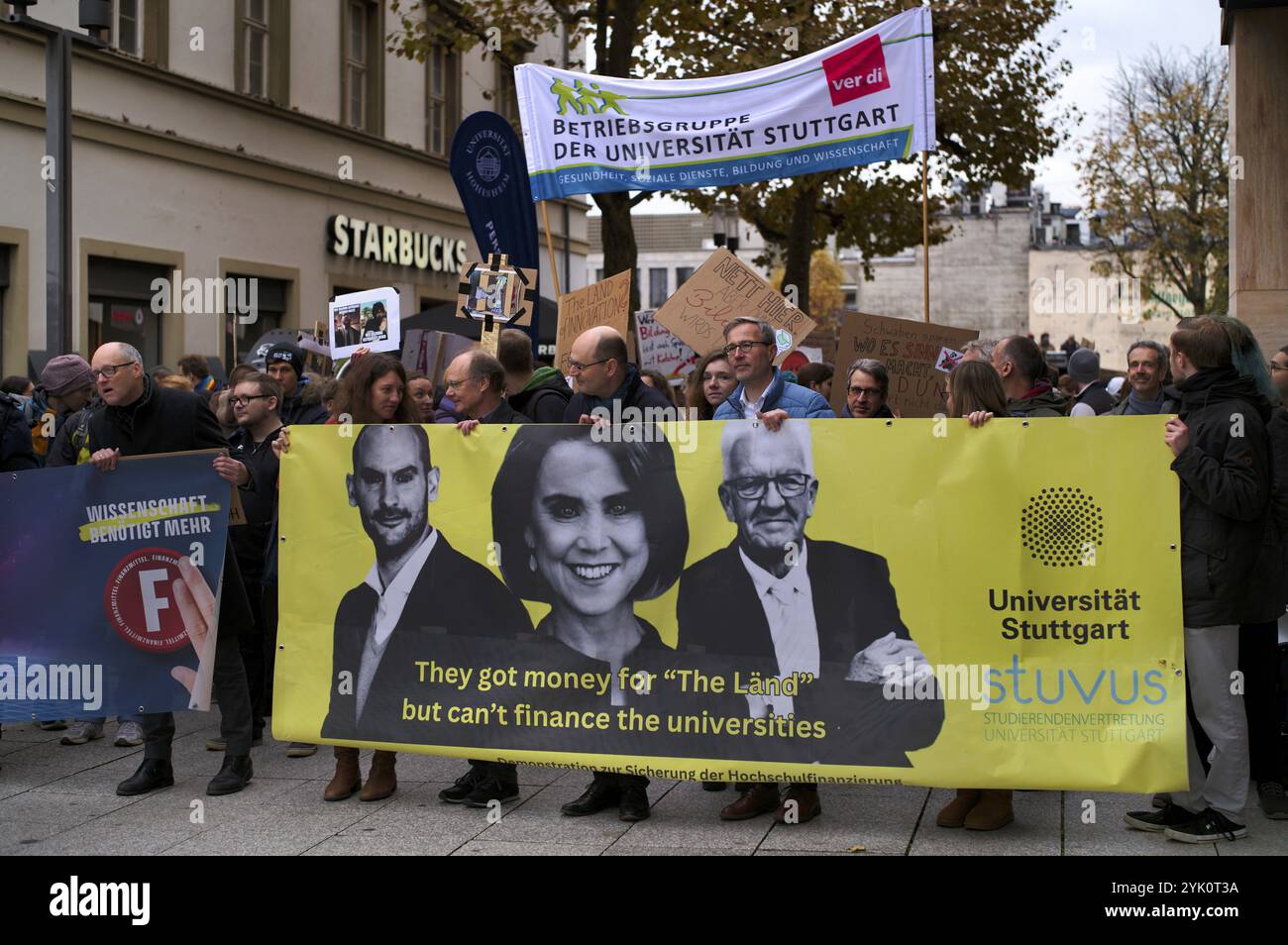 Manifestation, marche de protestation, manifestation étudiante, étudiants, contre les coupes budgétaires prévues par le gouvernement de l'Etat dans les collèges et universités, Stuttgart, Banque D'Images
