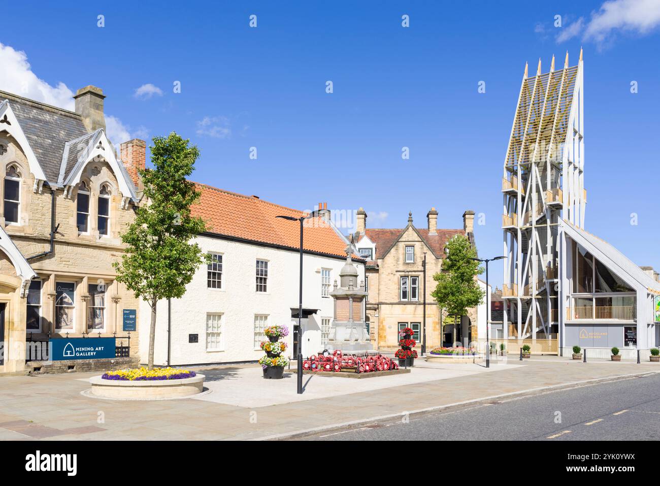 Galerie d'art minière et monument commémoratif de guerre près de la tour d'Auckland sur le projet d'Auckland à Bishop Auckland County Durham Tees Valley Angleterre Royaume-Uni GB Europe Banque D'Images