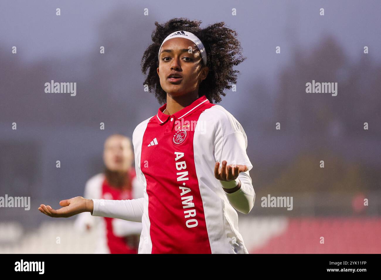 Amsterdam, pays-Bas. 16 novembre 2024. AMSTERDAM, PAYS-BAS - 16 NOVEMBRE : Lily Yohannes de l'Ajax célèbre après avoir marqué le premier but de l'équipe lors du match Azerion Vrouwen Eredivisie entre l'Ajax et le FC Utrecht au Sportpark de Toekomst le 16 novembre 2024 à Amsterdam, pays-Bas. (Photo de Hans van der Valk/Orange Pictures) crédit : Orange pics BV/Alamy Live News Banque D'Images