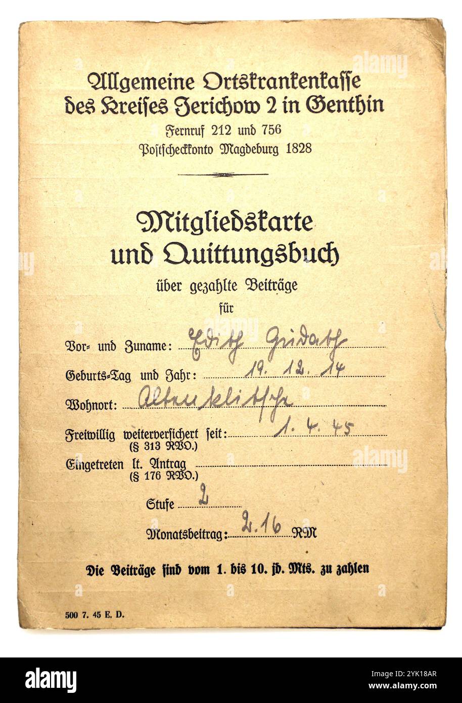 15.11.2024, Berlin - Deutschland. Mitgliedskarte Allgemeine Ortskrankenkasse von früher. *** 15 11 2024, Berlin Allemagne carte de membre Allgemeine Ortskrankenkasse d'avant Banque D'Images