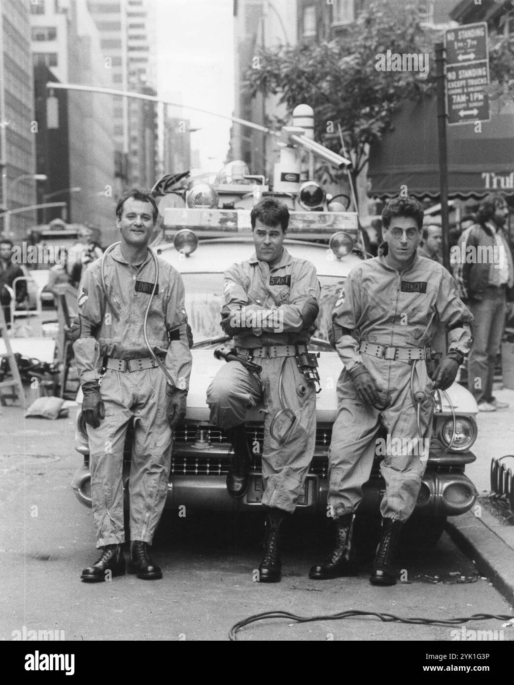 BILL MURRAY, DAN AYKROYD et HAROLD RAMIS dans une scène de GHOSTBUSTERS 1984 réalisateur IVAN REITMAN écrit par DAN AYKROYD et HAROLD RAMIS musique ELMER BERNSTEIN chanson écrite et interprétée par RAY PARKER Jr. Columbia Pictures / Delphi films / Black Rhino Productions Banque D'Images