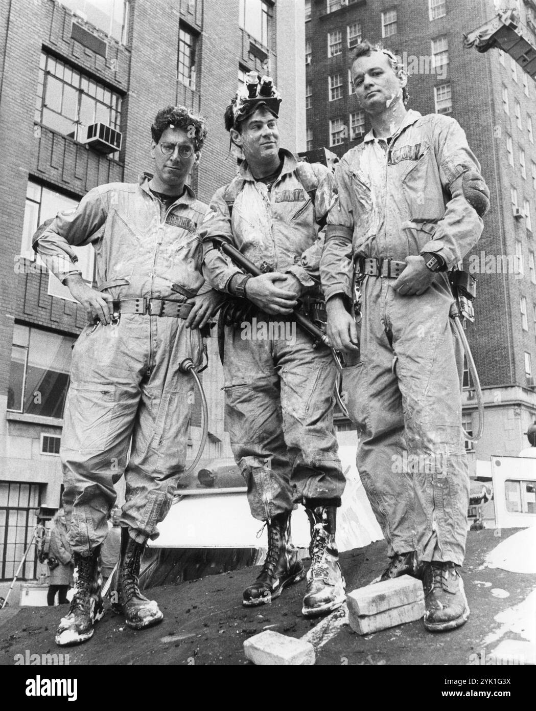 HAROLD RAMIS, DAN AYKROYD et BILL MURRAY dans une scène de GHOSTBUSTERS 1984 réalisateur IVAN REITMAN écrit par DAN AYKROYD et HAROLD RAMIS musique ELMER BERNSTEIN chanson écrite et interprétée par RAY PARKER Jr. Columbia Pictures / Delphi films / Black Rhino Productions Banque D'Images