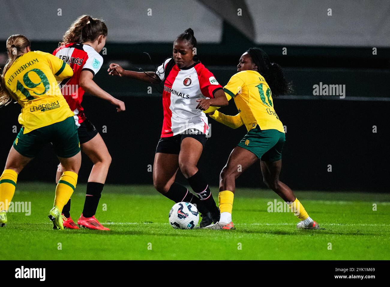 Sittard - Celainy Obispo de Feyenoord Rotterdam lors de la septième manche de l'Azerion Vrouwen Eredivisie en saison 2024/2025. Le match se déroule entre Fortuna Sittard V1 et Feyenoord V1 au Fortuna Sittard Stadion le 16 novembre 2024 à Sittard, aux pays-Bas. (VK Sportphoto/Danny de Groot) Banque D'Images