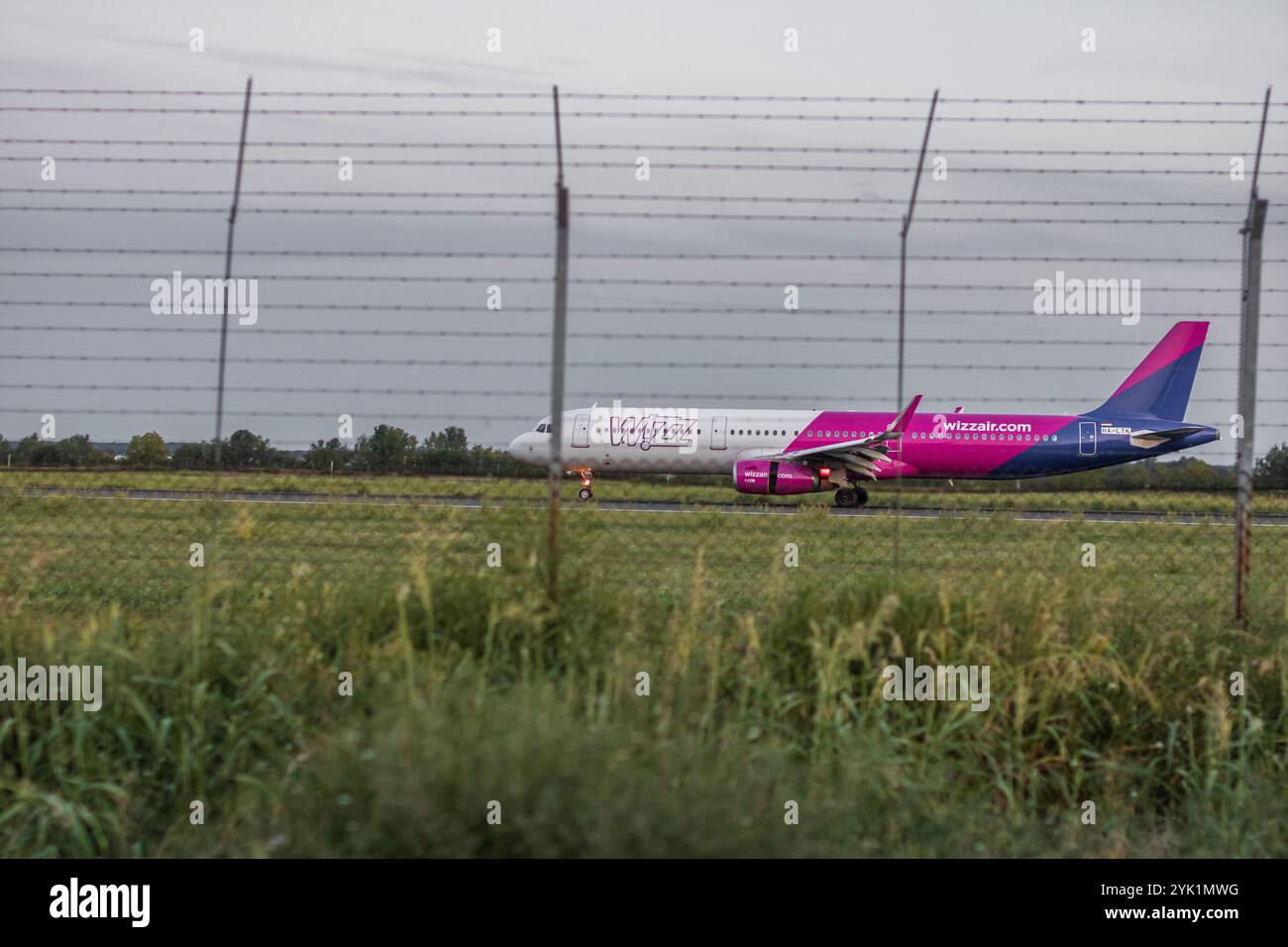 Avion de ligne de passagers commercial, compagnie aérienne low-cost Wizz Air Banque D'Images