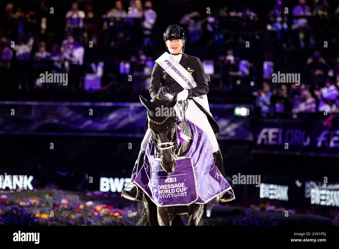 SIegerin Gold 1. Platz Werth Isabell auf Wendy de Fontaine, RFV Graf von Schmettow Eversael FEI Coupe du monde de dressage 2024/2025 Dressurpruefung - CDI-W Aufgabe : FEI Grand Prix Kuer 2009 qualification zum Weltcup Dressur 2024/2025 GER, Stuttgart German Masters 2024, 38. internationale Reitturnier, 16.11.2024 Foto : Eibner-Pressefoto/Roger Buerke Banque D'Images