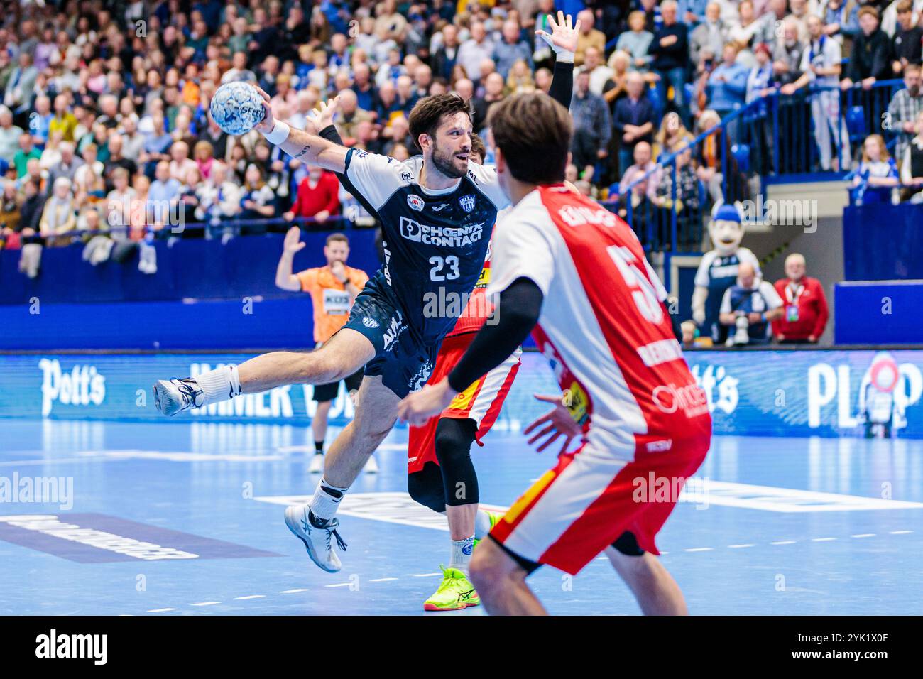 Tim Suton (TBV Lemgo Lippe, #23) im Torwurf GER, TBV Lemgo Lippe v. ThSV Eisenach, Handball, 1. Bundesliga, 10 ans. Spieltag, Spielzeit 2024/2025, 16.11.2024 Foto : Eibner-Pressefoto/Jan Rollinger Banque D'Images