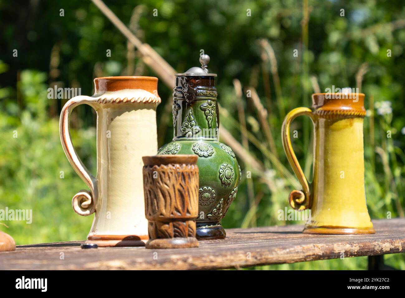 Céramique traditionnelle hongroise ancienne colorée Banque D'Images