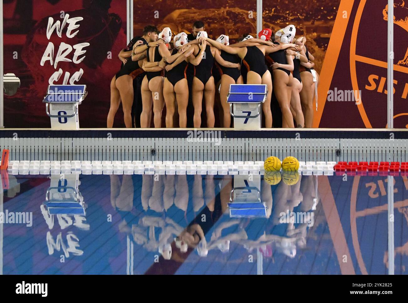 Équipe SIS Roma - SIS Roma vs Rapallo Nuoto - jour 5 Water Polo Championnat Italien féminin Serie A1 le 16 novembre 2024 au Polo Natatorio Ostia à Rome, Italie Banque D'Images
