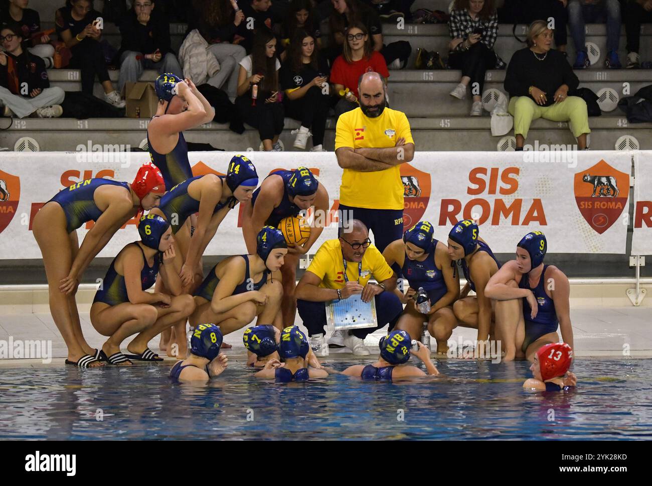 Rapallo Nuoto Team at Time-Out - SIS Roma vs Rapallo Nuoto - jour 5 Water Polo Championnat Italien féminin Serie A1 le 16 novembre 2024 au Polo Natatorio Ostia à Rome, Italie Banque D'Images