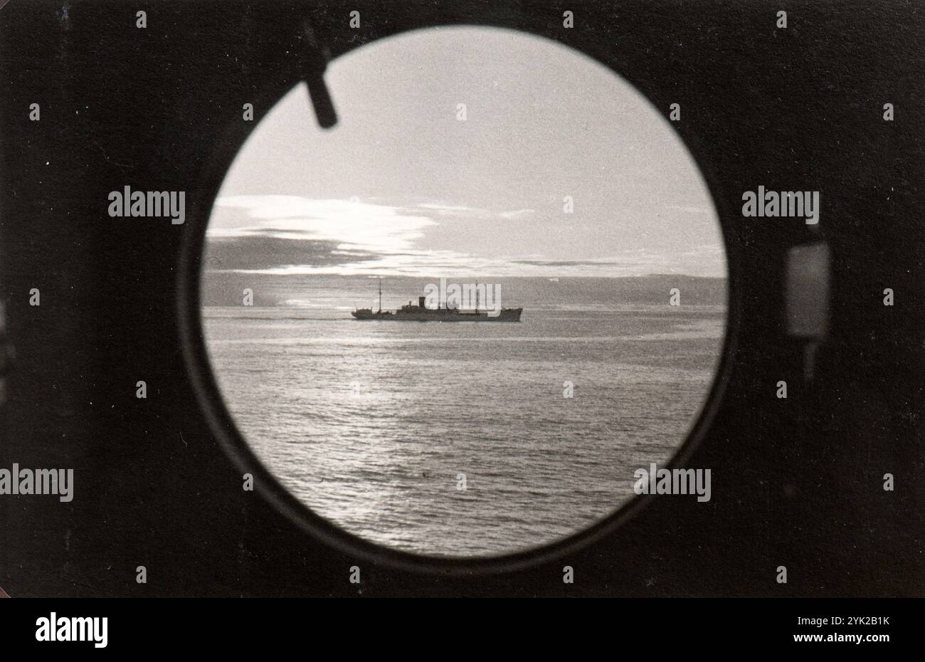 Un navire naviguant en haute mer dans le golfe de Gascogne au milieu des années trente Banque D'Images