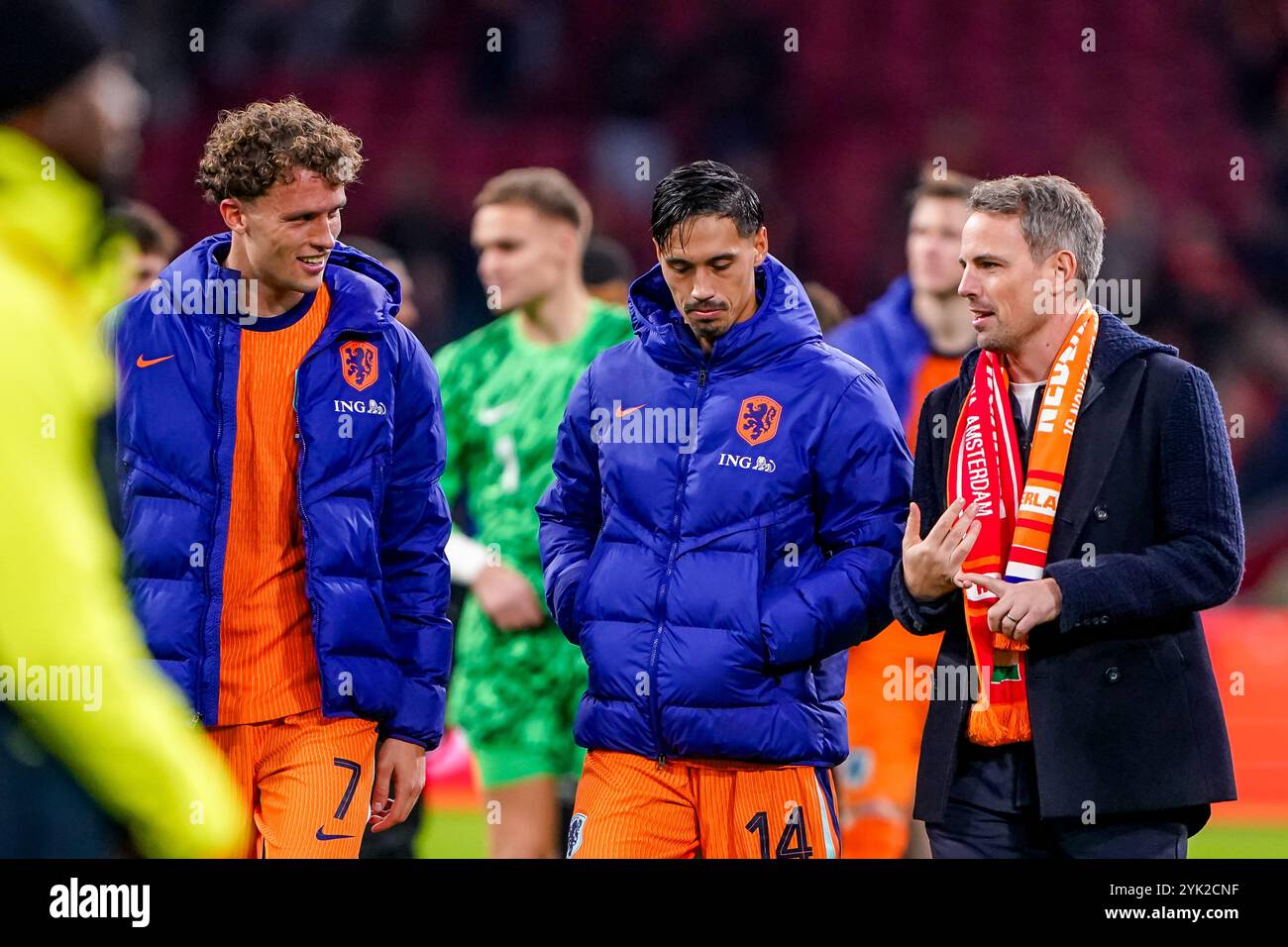 Amsterdam, pays-Bas. 16 novembre 2024. AMSTERDAM, PAYS-BAS - 16 NOVEMBRE : Wout Brama discute avec Tijjani Reijnders des pays-Bas et Mats Wieffer des pays-Bas lors du match UEFA Nations League 2024/25 League A Group A3 entre les pays-Bas et la Hongrie au Johan Cruijff Arena le 16 novembre 2024 à Amsterdam, pays-Bas. (Photo par Andre Weening/Orange Pictures) crédit : Orange pics BV/Alamy Live News Banque D'Images